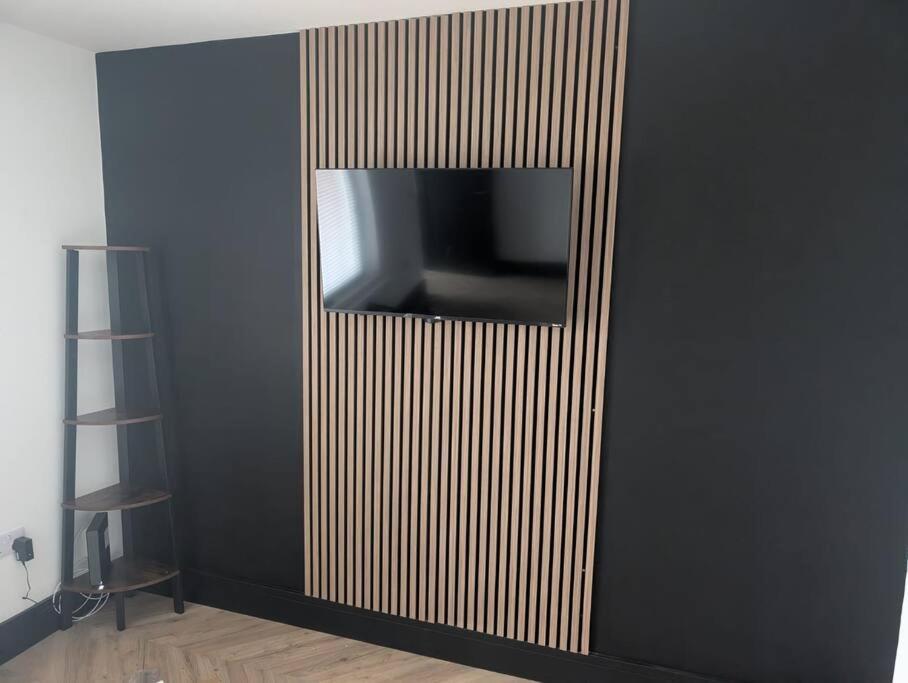 Modern 3Br Home - Private Parking - Tv In Every Bedroom سوانسي المظهر الخارجي الصورة